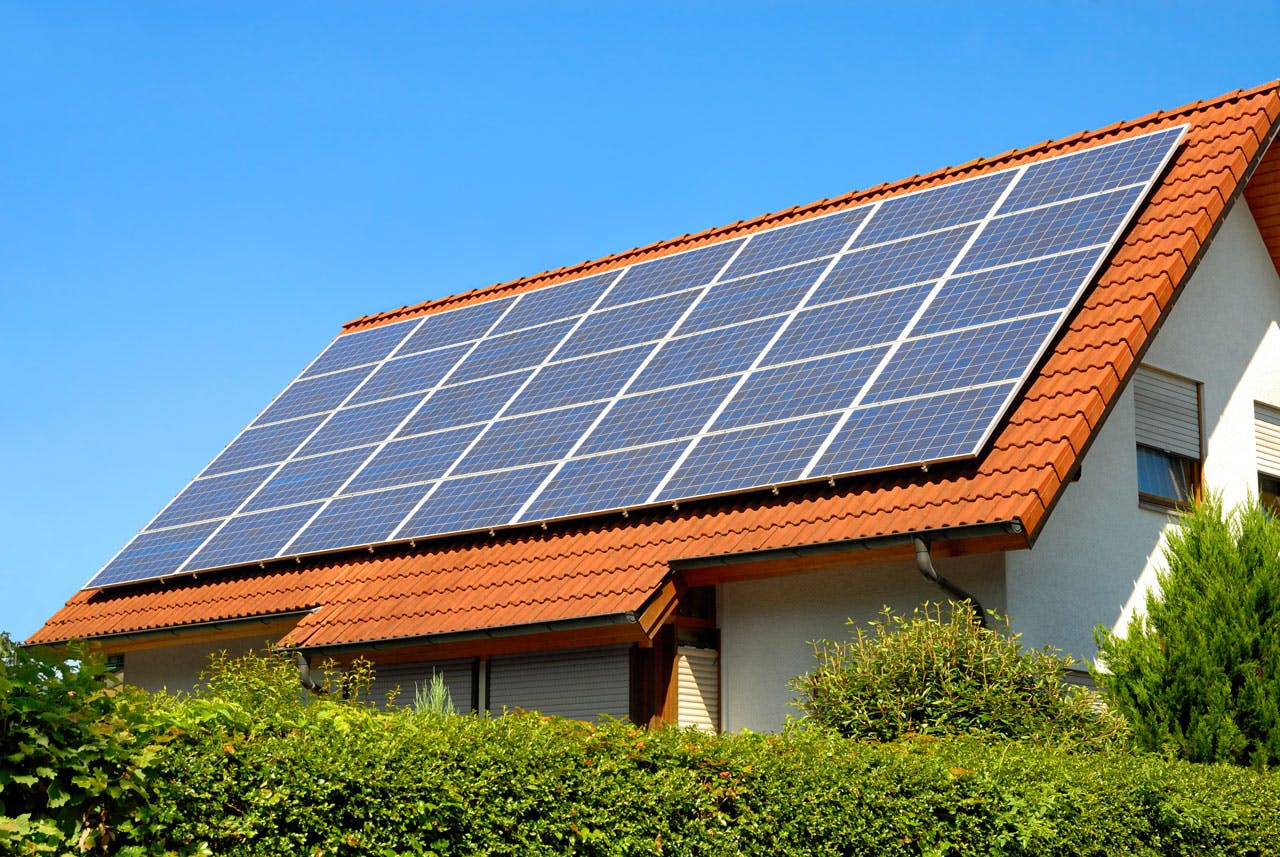 Produser egen strøm med solenergi